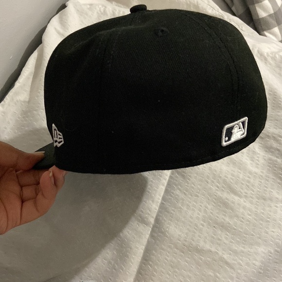 L.A Dodgers New Era Logo White 59FIFTY Fitted Hat - Black - Picture 4 of 6